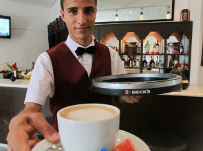 Cyclamens Hotel Mechmoum