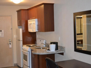 Carlyle Western Star Inn & Suites