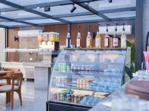 New Pyramid Front Hotel