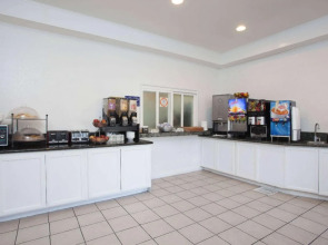 Capri Suites Anaheim