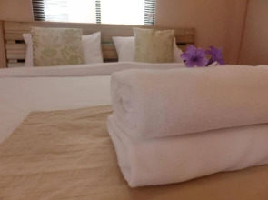 Panisara Pool Villa Huahin