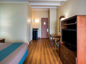 Red Carpet Inn & Suites