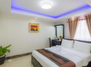 Seventh Heaven Hotel and High Bar