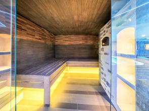 Отель Wellton Riverside Spa 