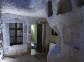 Bedrock Cave Hotel - Adults Only