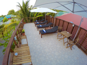 Отель Ithaa Inn Kamadhoo