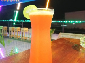 1715 House - White Rhino