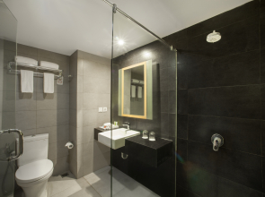 Отель Sevn Legian