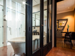 The Henry Hotel Manila