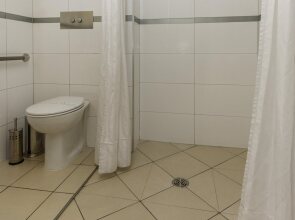 166 Majestic Court Motel