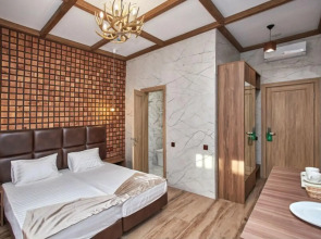 Апартаменты в отеле Red Wood (Ред Вуд)