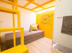 SleepBox Hotel - Ximen