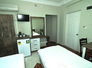 Cleopatra King Apart