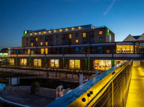 Holiday Inn London Brentford Lock by IHG