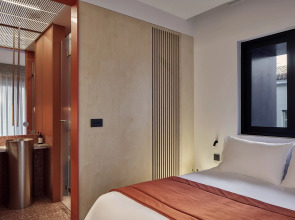 The Newel Metaxourgeio