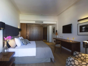 Aquila Atlantis Hotel