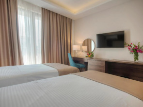 Отель Twelve by Aycon