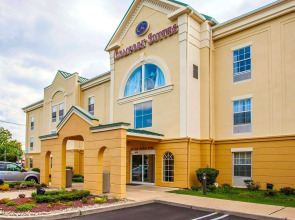 Comfort Suites East Brunswick - South River