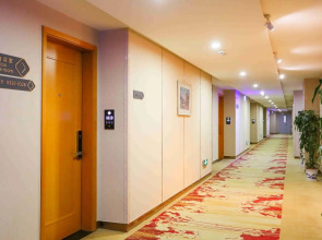 Chonpines Hotels·Caoqiao Metro Station