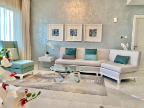 SuperHost - High-rise Chic Apt With Incredible Skyline Views