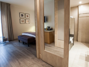 Отель Barcelona Catedral