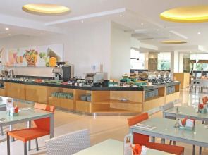 HARRIS Hotel & Residence Riverview Kuta Bali