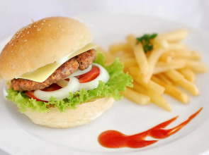 Alron Hotel Kuta Powered by Archipelago