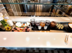 BGuest Hotel & Residence