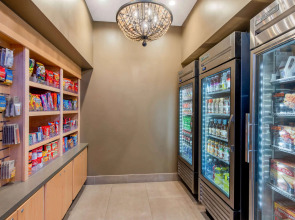 La Quinta Inn & Suites by Wyndham New Orleans Downtown