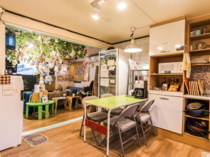 Crossroad Backpackers