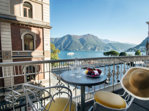 International au Lac Historic Lakeside Hotel