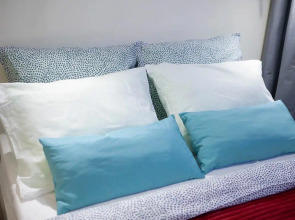 Диван и чемодан на улице Сибиряков-Гвардейцев