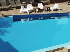 Отель Amphitryon City