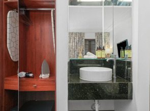 Riviera Hotel South Beach