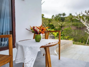 Pini Sentana Village