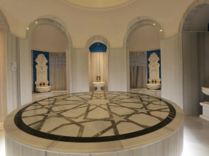 Charisma De Luxe Hotel