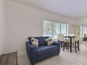 Sea Beach Plaza - Near Jungle Queen Riverboat