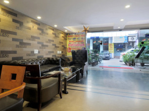 Check In Room Chuna Mandi