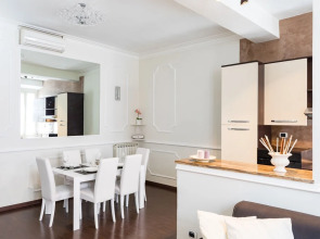 A World Aparts - Frattina Royal