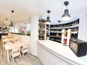 Hotel Zen Airport with Free shuttle