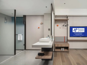 Holiday Inn Express Xi An Aerospace Town by IHG