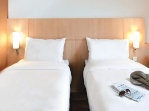 Schulz Hotel Berlin Wall at the East Side Gallery