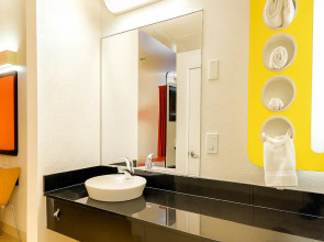 Motel 6 San Diego, CA - Downtown