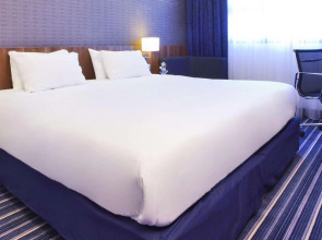 Holiday Inn Express Marseille Airport by IHG