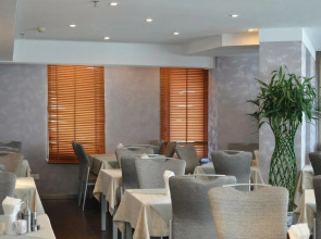 Qingdao Housing International Hotel