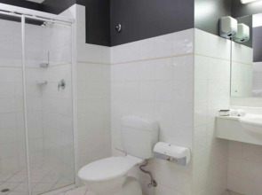 Adelaide Riviera Hotel