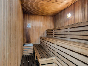 Broadway Hotel & Suites