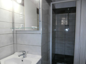 River Studios & Apartments