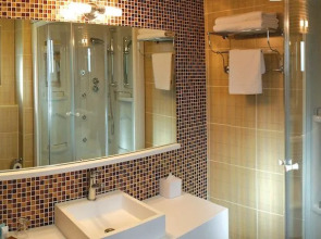 Ener Old Castle Resort Hotel