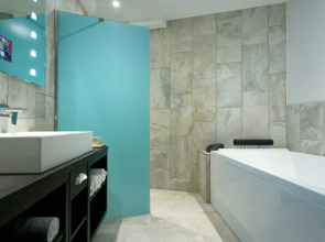 Haven Hotel Rotterdam, Curio Collection by Hilton